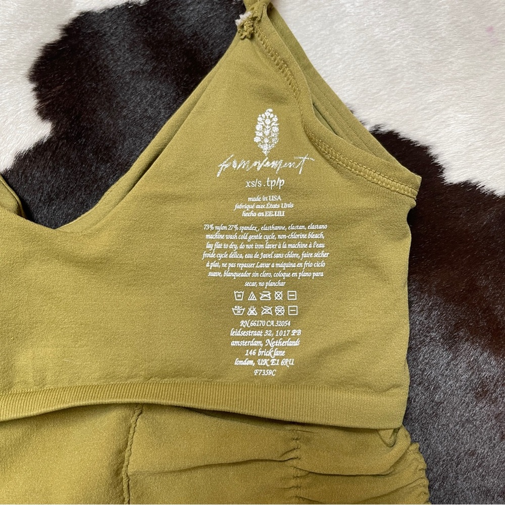 NWOT FREE PEOPLE MOVEMENT GOOD KARMA DUSTED MILITARY (KHAKI) RUCHED CROPPED TOP - Picture 7 of 10